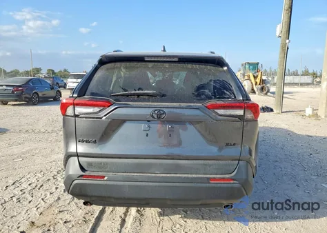 2020 Toyota Rav4 Xle z USA, uszkodzony, nr VIN 2T3W1RFV0LC073904